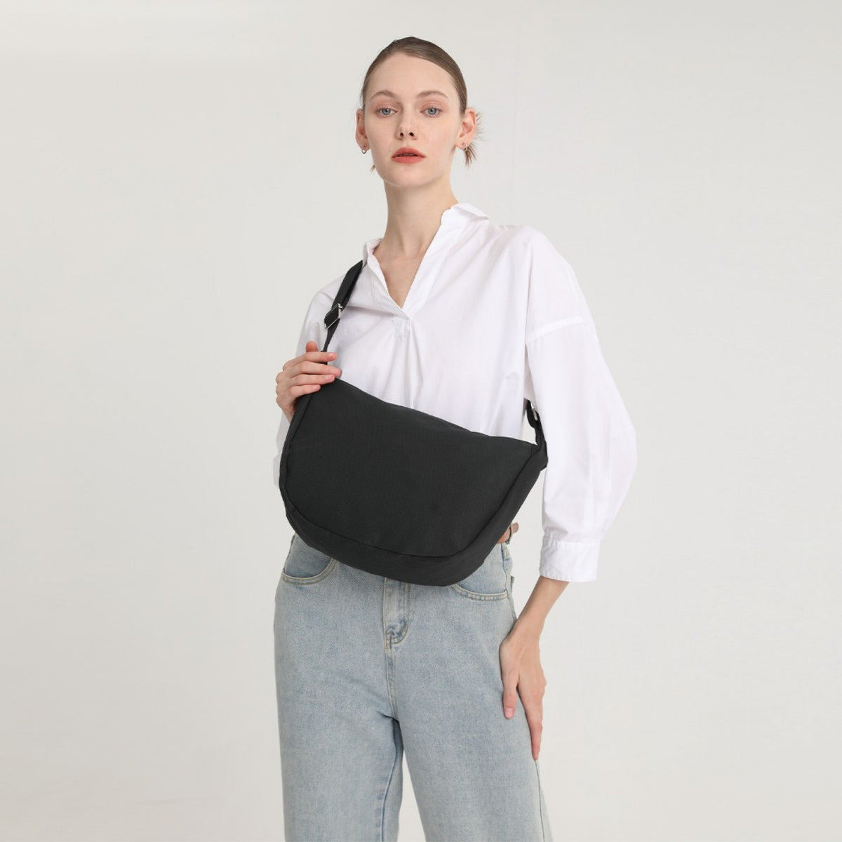 Kono Water-resistant Portable Crescent Shoulder Cross Body Bag