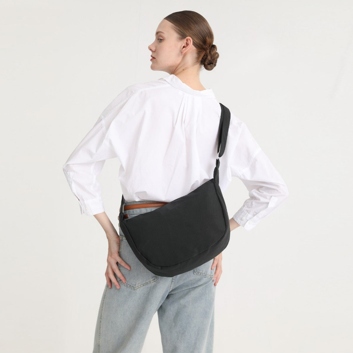 Kono Water-resistant Portable Crescent Shoulder Cross Body Bag